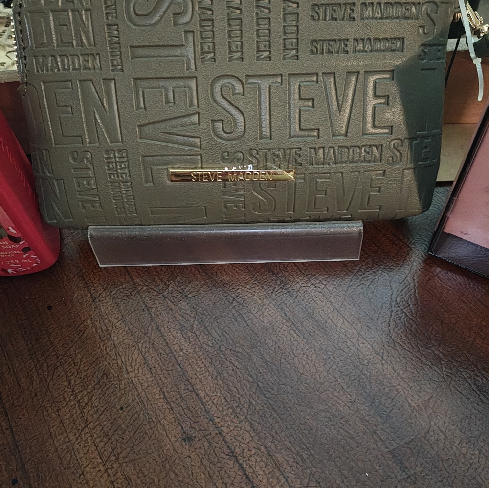 Steve Madden Gold And Green Floral Wristlet Bundle - Picture 4 of 4